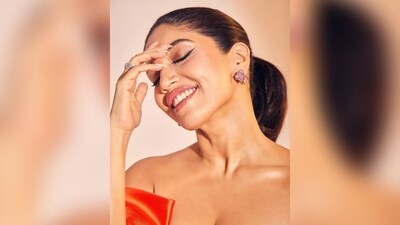 With the help of make-up artist Sonik Sarwate, Bhumi got decked up in shimmering eyeshadow, winged eyeliner, mascara-coated lashes, darkened brows, contoured cheeks and a shade of glossy pink lipstick. (Instagram/@bhumipednekar) With the help of make-up artist Sonik Sarwate, Bhumi got decked up in shimmering eyeshadow, winged eyeliner, mascara-coated lashes, darkened brows, contoured cheeks and a shade of glossy pink lipstick. (Instagram/@bhumipednekar)