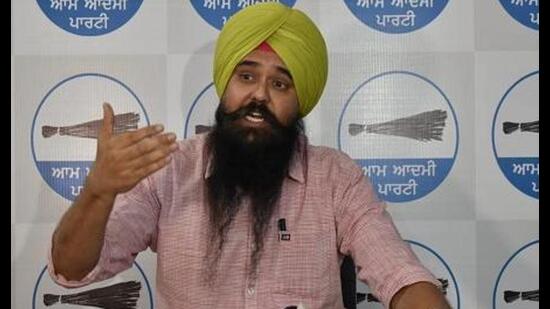 The Aam Aadmi Party (AAP) on Sunday targeted Punjab governor and Chandigarh administrator Banwarilal Purohit accusing him of not taking action to stop liquor smuggling from Chandigarh to Punjab.