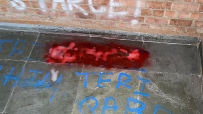 The administration painted the walls clean on Sunday morning after it was brought to its notice and photos of the walls went viral. (Twitter)