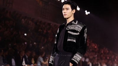 Chinese actor Gong Jun walks the ramp during a L'Oreal Paris public show named - Walk Your Worth - near the Eiffel Tower as part of Paris Fashion Week. The star donned an all-black attire decorated in silver embellishments and embroidery. His slicked-back hairdo and dewy skin gave a finishing touch to his ramp look.&nbsp; (REUTERS)
