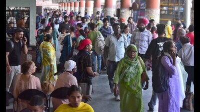 Passengers swarm ISBT looking to board Punjab roadways and PRTC buses in Ludhiana on Monday. (Gurpreet Singh/HT) Passengers swarm ISBT looking to board Punjab roadways and PRTC buses in Ludhiana on Monday. (Gurpreet Singh/HT)