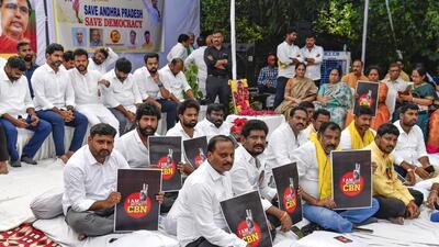 Telugu Desam Party (TDP) leaders sit on a day-long fast in Delhi on Monday. (ANI) Telugu Desam Party (TDP) leaders sit on a day-long fast in Delhi on Monday. (ANI)