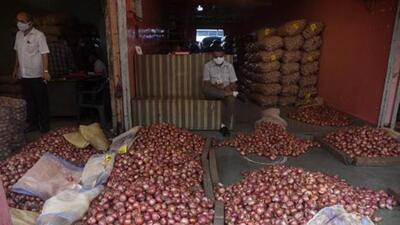 The traders were on strike since September 20 across the 15 agricultural produce market committees (APMC) in Nashik district, including Lasalgaon, where India’s highest wholesale trade of onion takes place. (HT PHOTO) The traders were on strike since September 20 across the 15 agricultural produce market committees (APMC) in Nashik district, including Lasalgaon, where India’s highest wholesale trade of onion takes place. (HT PHOTO)