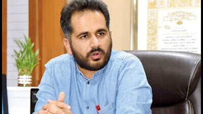To cater to the large elderly and vulnerable population in Pimpri-Chinchwad and surrounding areas, the civic body has decided to help them with healthy ageing, Shekhar Singh said. (HT HOTO)