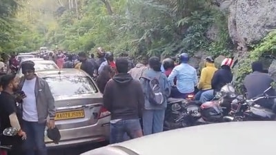 Long weekend leaves Bengaluru's Nandi hills choked with heavy traffic. Watch Long weekend leaves Bengaluru's Nandi hills choked with heavy traffic. Watch