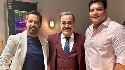 CID actors reunite on the sets of a project.
