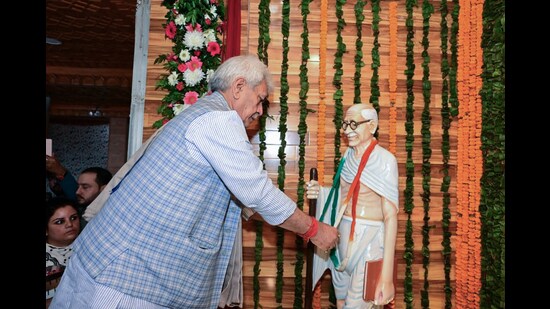 Jammu and Kashmir Lieutenant Governor Manoj Sinha garlands the statue of Mahatma Gandhi during its unveiling on Gandhi Jayanti, at Civil Secretariat, in Srinagar on Monday. (ANI)