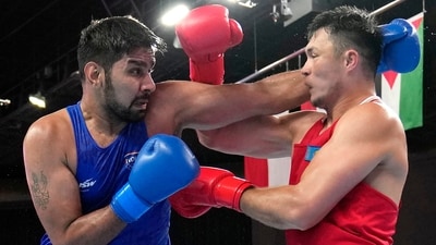 Kamshybek Kunkabayev of Kazakhstan (right) and Narender Berwal of India (left) compete during men's +92Kg semifinal boxing match at the 19th Asian Games in Hangzhou, China (AP)