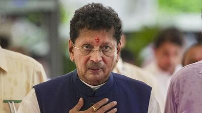 Deepak Kesarkar himself denied that he was setting up an office in the BMC. “I am just facilitating people to resolve their problems and issues,” he claimed. “In the absence of an elected body in the BMC, it is necessary to have better coordination between government agencies like Mhada, SRA and the police force” (PTI)