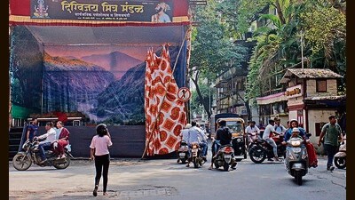 Ganesh festival pandal in Sadashiv peth is still blocking one of the most busiest roads in the city. (RAVINDRA JOSHI/ HT PHOTO) Ganesh festival pandal in Sadashiv peth is still blocking one of the most busiest roads in the city. (RAVINDRA JOSHI/ HT PHOTO)