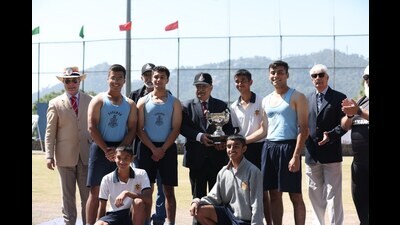 Lieutenant General Ajai Kuma Sahgal with winners of athletics meet at The Lawrence School, Sanawar, on Tuesday. (HT Photo)