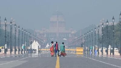 Temperatures in the city started dipping after monsoon’s withdrawal on September 30, when the night temperature was 22.6°C. The minimum fell to 22.1°C on October 1 and 20.1°C the day after that. (Vipin Kumar/HT Photo) Temperatures in the city started dipping after monsoon’s withdrawal on September 30, when the night temperature was 22.6°C. The minimum fell to 22.1°C on October 1 and 20.1°C the day after that. (Vipin Kumar/HT Photo)