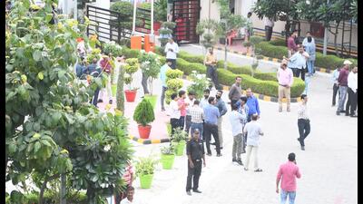 The earthquake led to people rushing out of their homes/buildings in Lucknow on Tuesday. (Deepak Gupta/HT Photo) The earthquake led to people rushing out of their homes/buildings in Lucknow on Tuesday. (Deepak Gupta/HT Photo)