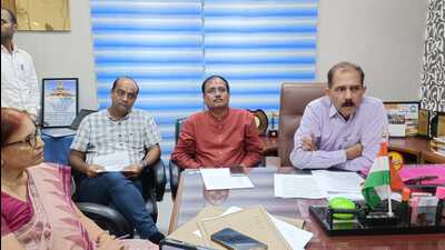 The expert medical team addressing the media in Varanasi on Tuesday. (HT Photo) The expert medical team addressing the media in Varanasi on Tuesday. (HT Photo)