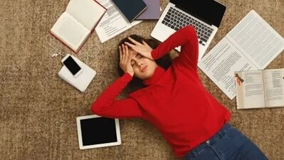 Sometimes we can feel extremely overwhelmed with the work at hand. When we are overburdened with work, the sense of feeling overwhelmed can make us feel more stressed. "Lightening the mental load is an ongoing process, and it's important to find strategies that work best for your unique situation. A few tweaks can dial down the stress and make daily life feel less heavy," wrote Therapist Carolyn Rubenstein. Here are a few ways to reduce the mental load. (Unsplash) Sometimes we can feel extremely overwhelmed with the work at hand. When we are overburdened with work, the sense of feeling overwhelmed can make us feel more stressed. "Lightening the mental load is an ongoing process, and it's important to find strategies that work best for your unique situation. A few tweaks can dial down the stress and make daily life feel less heavy," wrote Therapist Carolyn Rubenstein. Here are a few ways to reduce the mental load. (Unsplash)