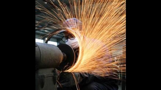 The new order index fell to 60.9 in September from 63.2 in August. Export orders fell to 55.5 in the month against 56.3 in August. (REUTERS)