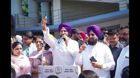 The protest march was led by Punjab Congress president Amarinder Singh Raja Warring and Congress Legislature Party (CLP) leader Partap Singh Bajwa. (Sourced)
