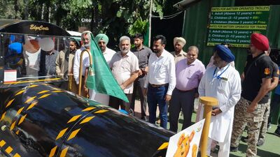 A Royal Bengal tiger and tigress and an electric toy train are the latest attractions for visitors to Mahendra Chaudhary Zoological Park, said Punjab forest and wildlife minister Lal Chand Kataruchak. (HT Photo)