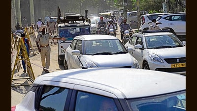 Commuters stuck in a traffic jam amid the road closure near the Bharat Nagar Chowk in Ludhiana. (Gurpreet Singh/ht) Commuters stuck in a traffic jam amid the road closure near the Bharat Nagar Chowk in Ludhiana. (Gurpreet Singh/ht)