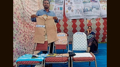 Dr P Jagajanantha showcasing heat-generating smart textile products during the CIPHET-IIFA 2023, an industry interface fair on agro-processing, in Ludhiana. (Gurpreet Singh/HT) Dr P Jagajanantha showcasing heat-generating smart textile products during the CIPHET-IIFA 2023, an industry interface fair on agro-processing, in Ludhiana. (Gurpreet Singh/HT)