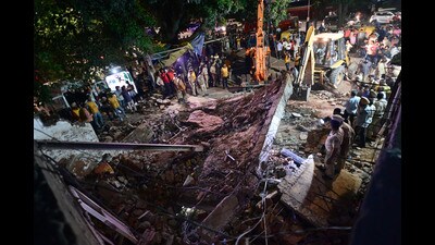 It took rescuers over two hours to locate the buried labourers, one of whom died, while two are recuperating at Government Medical College and Hospital, Sector 32. All three labourers are migrants. Efforts are on to contact their families. (Ravi Kumar/HT)