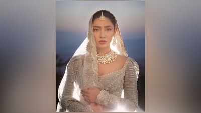 Lastly, Mahira chose feathered brows, mascara on the lashes, subtle eye shadow, glossy deep pink lip shade, blushed cheekbones, beaming highlighter, and light contouring for the glam picks. A centre-parted sleek bun rounded off her wedding look. (Instagram/@mahirahkhan) Lastly, Mahira chose feathered brows, mascara on the lashes, subtle eye shadow, glossy deep pink lip shade, blushed cheekbones, beaming highlighter, and light contouring for the glam picks. A centre-parted sleek bun rounded off her wedding look. (Instagram/@mahirahkhan)