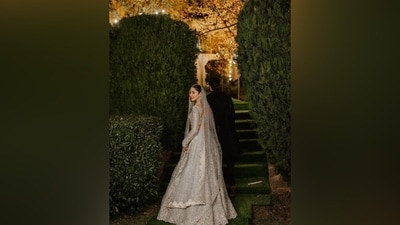 Another photo showed Mahira posing while Salim held her hand with his back turned towards the camera. A few other clicks show Mahira and Salim looking at each other lovingly while covered in her veil, Mahira displaying her gorgeous bridal look, and a close-up of her swoon-worthy bridal glam. (Instagram/@mahirahkhan) Another photo showed Mahira posing while Salim held her hand with his back turned towards the camera. A few other clicks show Mahira and Salim looking at each other lovingly while covered in her veil, Mahira displaying her gorgeous bridal look, and a close-up of her swoon-worthy bridal glam. (Instagram/@mahirahkhan)