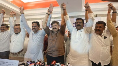 Thane, India - October,04, 2023: Members of INDIA, lead by NCP MLA Jitendra Awhad and Shiv Sena MP Rajan Vichare protested when INDIA's silent public campaign "Hovu Dya Charcha" (Let us discuss) at street corners was shut, citing obstruction to traffic by the police. ,in Thane, in Mumbai, India, on, Wednesday, October , 04, 2023. ( Praful Gangurde / HT Photo ) Thane, India - October,04, 2023: Members of INDIA, lead by NCP MLA Jitendra Awhad and Shiv Sena MP Rajan Vichare protested when INDIA's silent public campaign "Hovu Dya Charcha" (Let us discuss) at street corners was shut, citing obstruction to traffic by the police. ,in Thane, in Mumbai, India, on, Wednesday, October , 04, 2023. ( Praful Gangurde / HT Photo )