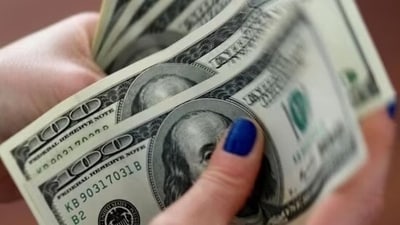 Among adults with an annual income of $100,000 or more, close to 20% say they expect their incomes to fall in the next four weeks. (File) Among adults with an annual income of $100,000 or more, close to 20% say they expect their incomes to fall in the next four weeks. (File)