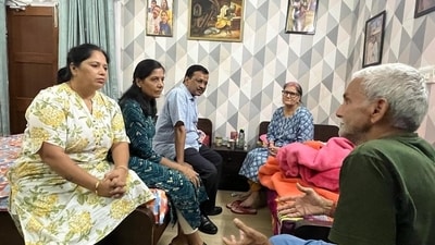 Delhi chief minister Arvind Kejriwal and his wife Sunita with family members of AAP MP Sanjay Singh. (ANI/X) Delhi chief minister Arvind Kejriwal and his wife Sunita with family members of AAP MP Sanjay Singh. (ANI/X)