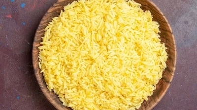 Turmeric-infused rice: Add a pop of colour and flavour to your rice by mixing in a teaspoon of turmeric while cooking. It goes beautifully with various cuisines. (Freepik)