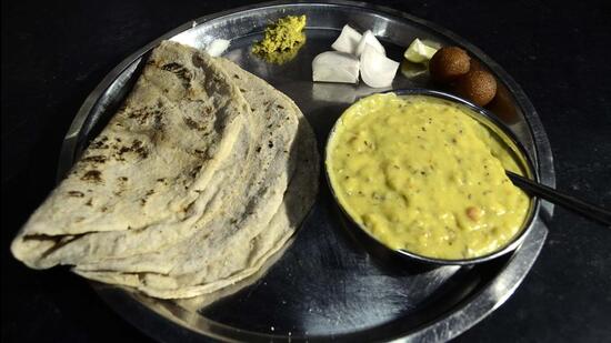 “Jhunka-bhakar” at “Sahabhojan” was considered an effective tool to break the taboos surrounding food and caste. (RAVINDRA JOSHI/HT (PIC FOR REPRESENTATION))