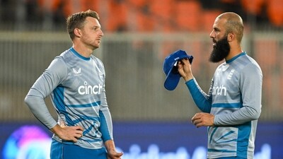 England's Moeen Ali (R) interacts with his team captain Jos Buttler during a practice session on the eve of their 2023 ICC men's cricket World Cup one-day international (ODI) match against New Zealand (AFP) England's Moeen Ali (R) interacts with his team captain Jos Buttler during a practice session on the eve of their 2023 ICC men's cricket World Cup one-day international (ODI) match against New Zealand (AFP)