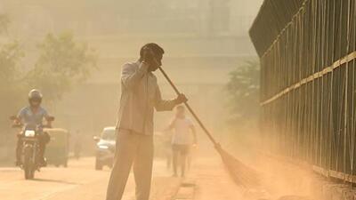New Delhi, India - Oct. 19, 2020: A man sweeps on a road on a hazy morning as air pollution level is on the rise, at New Ashok Nagar, in New Delhi, India, on Monday, October 19, 2020. (Photo by Raj K Raj/ Hindustan Times) (Raj K Raj/HT PHOTO) New Delhi, India - Oct. 19, 2020: A man sweeps on a road on a hazy morning as air pollution level is on the rise, at New Ashok Nagar, in New Delhi, India, on Monday, October 19, 2020. (Photo by Raj K Raj/ Hindustan Times) (Raj K Raj/HT PHOTO)