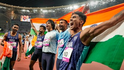 Hangzhou: Gold and silver medalists Indian javelin throwers Neeraj Chopra and Kishore Kumar Jena celebrate with the gold medalist Indian Men�s Relay team's Muhammed Anas Yahiya, Muhammed Ajmal Variyathodi and Rajesh Ramesh at the 19th Asian Games (PTI)