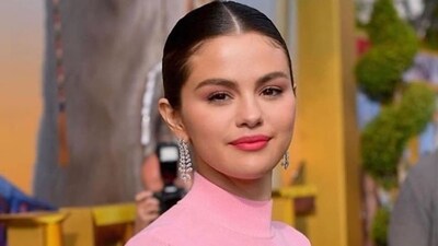 “Then there were those moments of not feeling positive about how I looked because of what I’d see on Instagram. ‘Wow, I wish my body looked like that,'” stated the Disney actress. “Then there were those moments of not feeling positive about how I looked because of what I’d see on Instagram. ‘Wow, I wish my body looked like that,'” stated the Disney actress.
