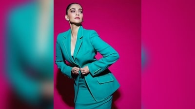 On Wednesday, Sonam gave her followers a mid-week treat as she took to Instagram to upload a series of stunning pictures accompanied by the caption "Sexy, Tall and Strong". (Instagram/@sonamkapoor) On Wednesday, Sonam gave her followers a mid-week treat as she took to Instagram to upload a series of stunning pictures accompanied by the caption "Sexy, Tall and Strong". (Instagram/@sonamkapoor)