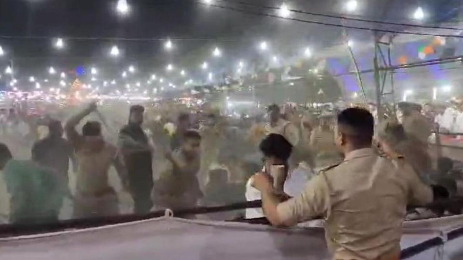 Police step in to control unruly crowd at dance show in UP's Jhansi, several injured - Vimarsana News