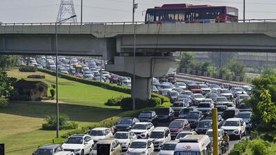 At Nizamuddin Bridge on National Highway 24 in New Delhi on Thursday. (Raj K Raj/HT Photo) At Nizamuddin Bridge on National Highway 24 in New Delhi on Thursday. (Raj K Raj/HT Photo)