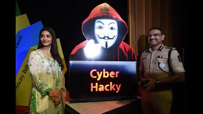 Navi Mumbai, India - Oct. 6, 2023:Navi Mumbai police start cyber awareness in the city with the help of students during Navi Mumbai Police Commissioner Milind Bharambe with Bollywood Actress Pooja Hegde at CIDCO Exhibition Center Vashi, in Navi Mumbai, India, on Friday, October 6, 2023. (Photo by Bachchan Kumar/ HT PHOTO) (HT PHOTO) Navi Mumbai, India - Oct. 6, 2023:Navi Mumbai police start cyber awareness in the city with the help of students during Navi Mumbai Police Commissioner Milind Bharambe with Bollywood Actress Pooja Hegde at CIDCO Exhibition Center Vashi, in Navi Mumbai, India, on Friday, October 6, 2023. (Photo by Bachchan Kumar/ HT PHOTO) (HT PHOTO)