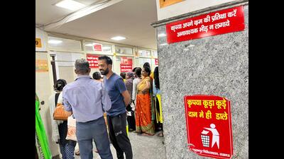 Patients waiting in queue for pathology test. (HT)
