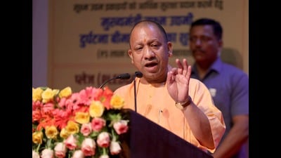 Sharing a personal experience from the Gorakhnath hospital in Gorakhpur, Yogi Adityanath explained how a crowd of relatives was sent out of the emergency (ward) just by announcing that all those present needed to donate blood for an injured patient who they had come to visit. (HT FILE)