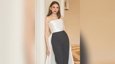 On Friday, Aditi gave her fans a sweet surprise as she took to Instagram to upload a series of pictures accompanied by the caption "Girl with a pearl earring". (Instagram/@aditiraohydari) On Friday, Aditi gave her fans a sweet surprise as she took to Instagram to upload a series of pictures accompanied by the caption "Girl with a pearl earring". (Instagram/@aditiraohydari)