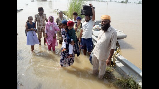 People along with their belongings shift to a safer place from the flood-affected areas of Sultanpur Lodhi and Kapurthala district of Punjab. (ANI File)