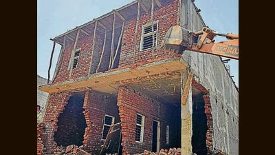 An MC team demolishing illegal labour quarters in Ludhiana. (ht) An MC team demolishing illegal labour quarters in Ludhiana. (ht)