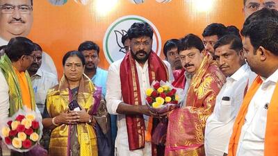 Chikoti Praveen, who has been facing criminal cases for organising gambling clubs and casinos in India and abroad, had planned to join the BJP on September 12 (Twitter/@N_RamchanderRao) Chikoti Praveen, who has been facing criminal cases for organising gambling clubs and casinos in India and abroad, had planned to join the BJP on September 12 (Twitter/@N_RamchanderRao)