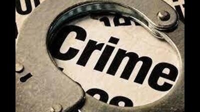 Police solved the murder of a 22-year-old vendor, Nilesh Kumar, with the arrest of two of his friends. (HT File) Police solved the murder of a 22-year-old vendor, Nilesh Kumar, with the arrest of two of his friends. (HT File)