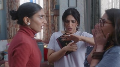 Dolly Singh, Bhumi Pednekar and Shibani Bedi in a still from Thank You For Coming. Dolly Singh, Bhumi Pednekar and Shibani Bedi in a still from Thank You For Coming.