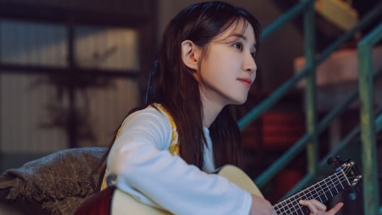 Park Eun-Bin in Castaway Diva (Instagram/@netflixkcontent)
