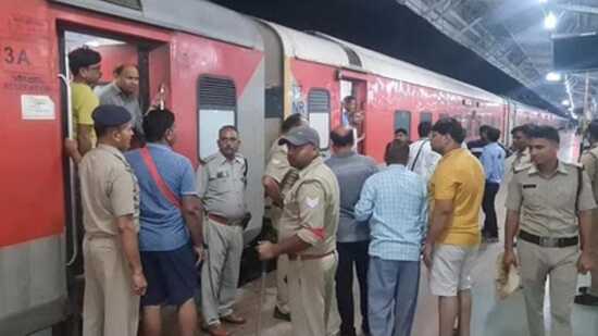 The youngster, identified as Ritesh Kumar, was in coach B3. While he was on berth 63, the couple were on lower berths 57 and 60 of the Delhi-bound train.